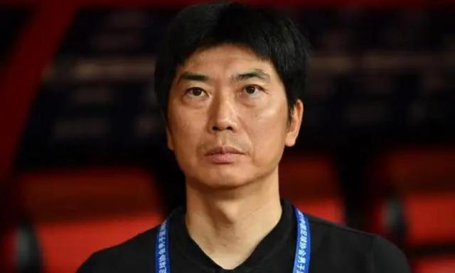 百家乐官网-拯救比赛只能靠定位球?陈洋随三后卫战术陷入困境